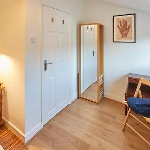 Host & - Artist House , Loftus United Kingdom